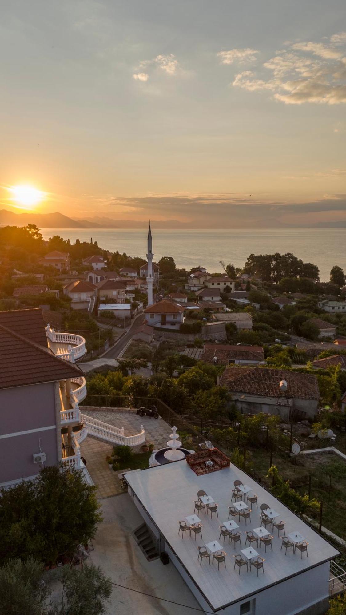 Vila Sela Shkoder Luaran gambar