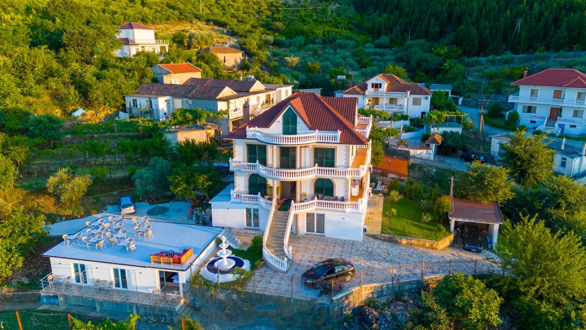 Vila Sela Shkoder Luaran gambar